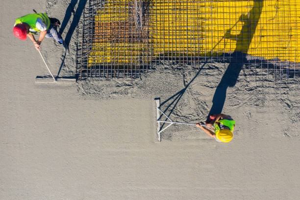 Best Concrete Sidewalk Installation  in Santa Moni, CA
